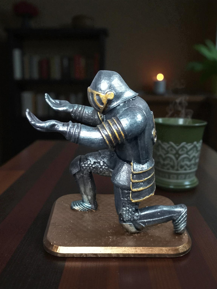 Portalápiz caballero flor de lis 13cm 6