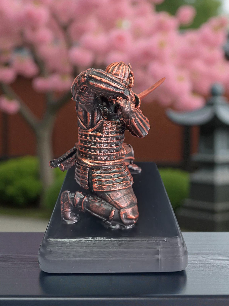 Samurái Arrodillado color cobre 17.5cm 2