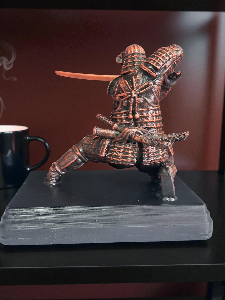 Samurái Arrodillado color cobre 17.5cm 4