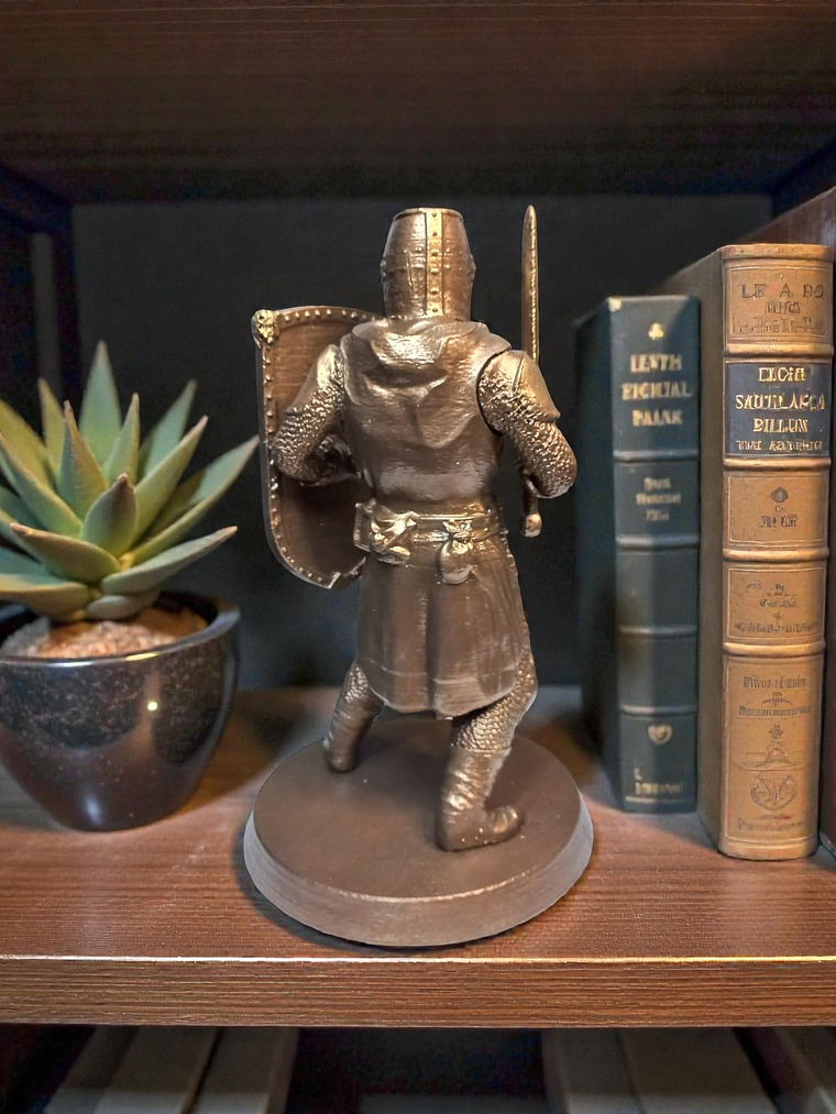 Figura Caballero Cruzado UC color Bronce 21.5cm 5