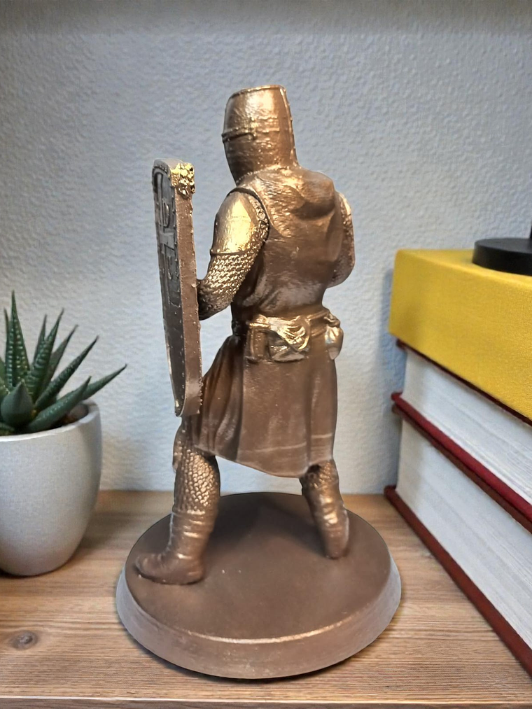 Figura Caballero Cruzado UC color Bronce 16.5cm 3