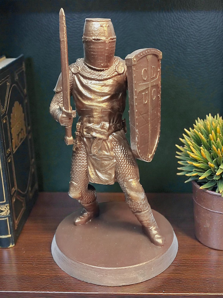 Figura Caballero Cruzado UC color Bronce 16.5cm 5