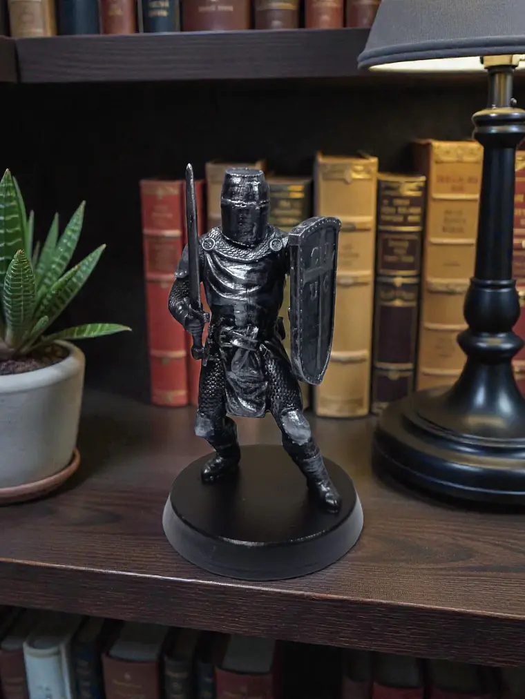 Figura Caballero Cruzado UC color Plata envejecida 16.5cm 2