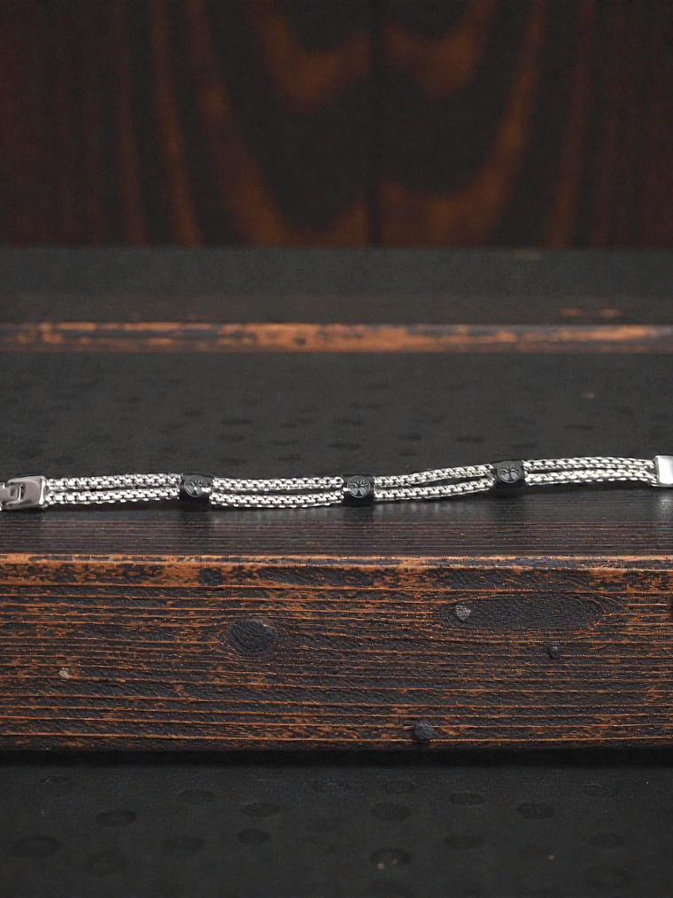 Pulsera de acero con detalles color negro 21cm 2