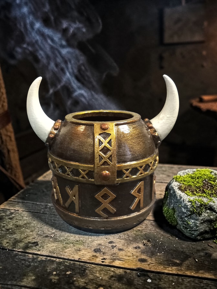 Portalápiz Casco vikingo con runas 13cm 2