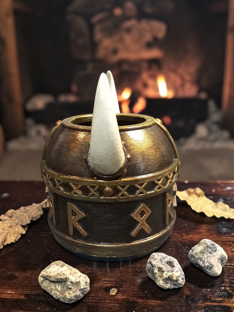 Portalápiz Casco vikingo con runas 13cm 3