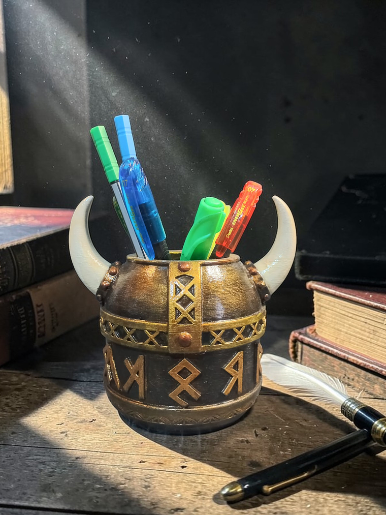 Portalápiz Casco vikingo con runas 13cm 4