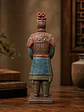 Figura Guerrero de Terracota General 23 cm – Policromía Envejecida - Miniatura 4