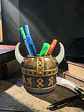 Portalápiz Casco Vikingo con Runas 13 cm - Miniatura 2