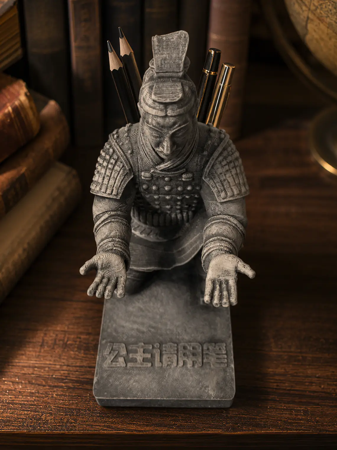 Portalápiz Guerrero de Terracota 13 cm – Guardián en Piedra Antigua 3