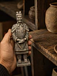 Figura Guerrero de Terracota General 15 cm – Acabado Piedra Antigua - Miniatura 2