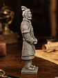 Figura Guerrero de Terracota General 15 cm – Acabado Piedra Antigua - Miniatura 4