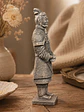 Figura Guerrero de Terracota General 23 cm – Acabado Piedra Antigua - Miniatura 2