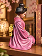 Geisha Sakura – Serenidad Japonesa 13 cm | Kimono Rosa - Miniatura 2
