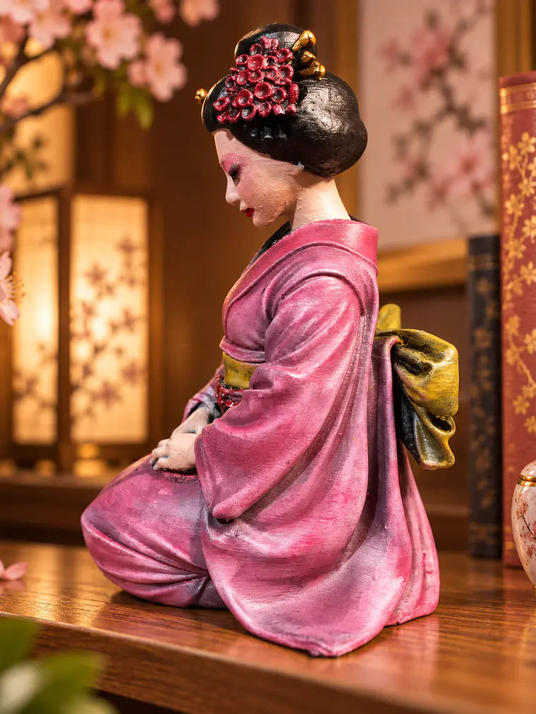 Geisha Sakura – Serenidad Japonesa 13 cm | Kimono Rosa 3