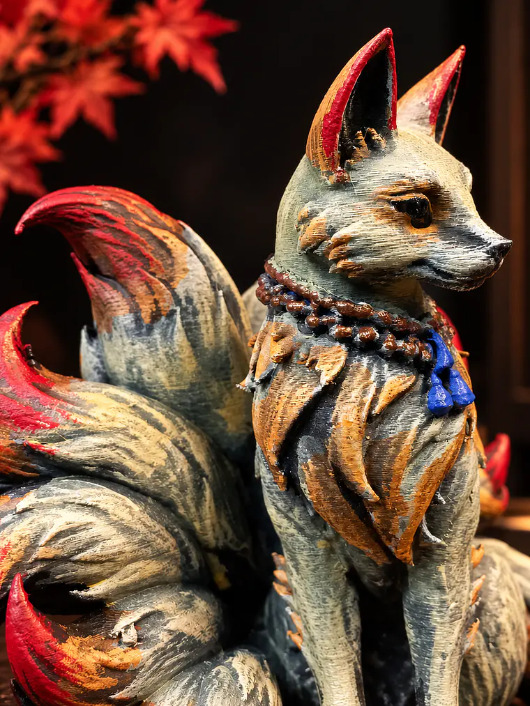 Figura Kitsune de Nueve Colas – Zorro Místico Japonés 12 cm | Policromía Envejecida 4