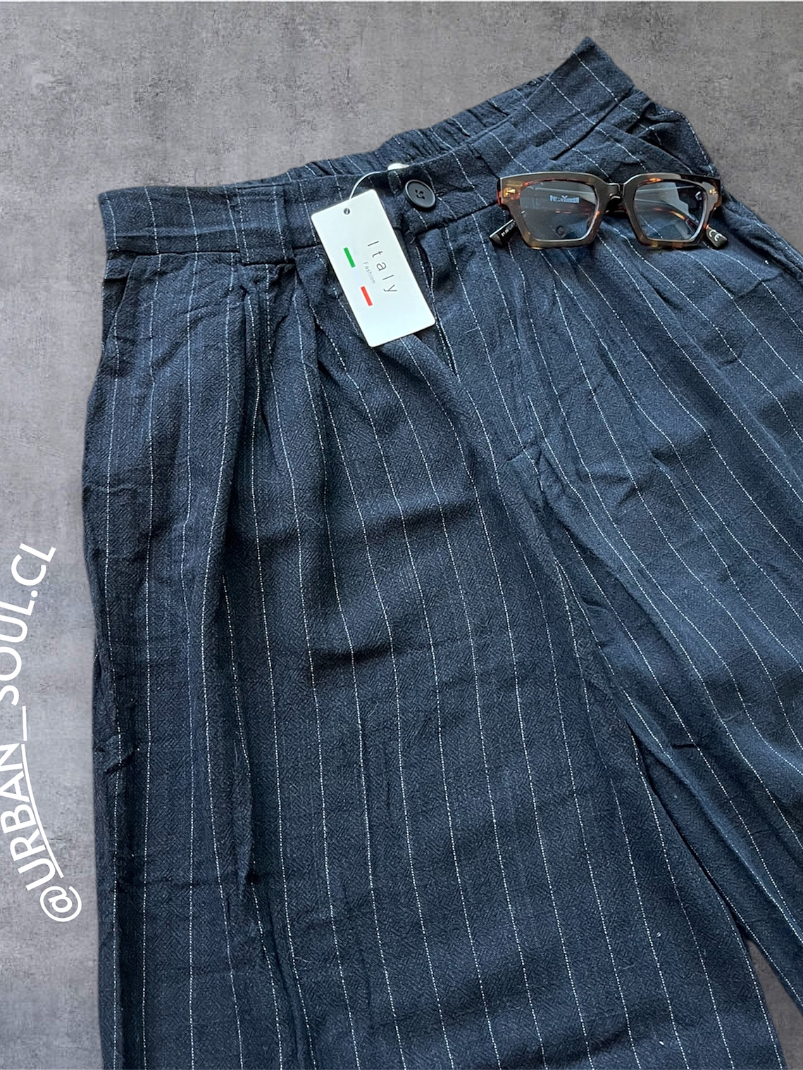 Pantalón negro líneas 1