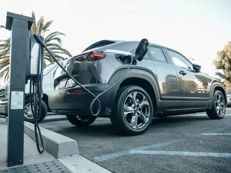 ¿Cómo afectará la normativa SEC a la adopción de la electromovilidad en el país?