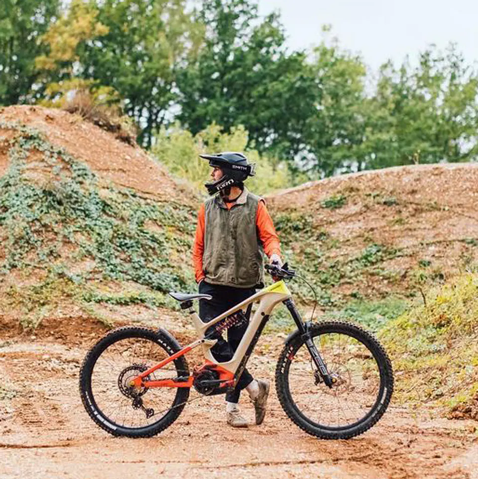 Monterra Neo Carbon LT 2 4