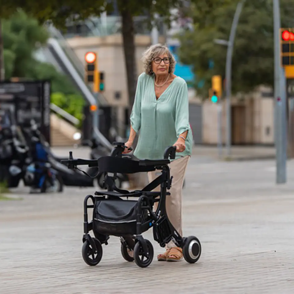 Andador Rollator y silla de ruedas eléctrica (2 en 1) 4