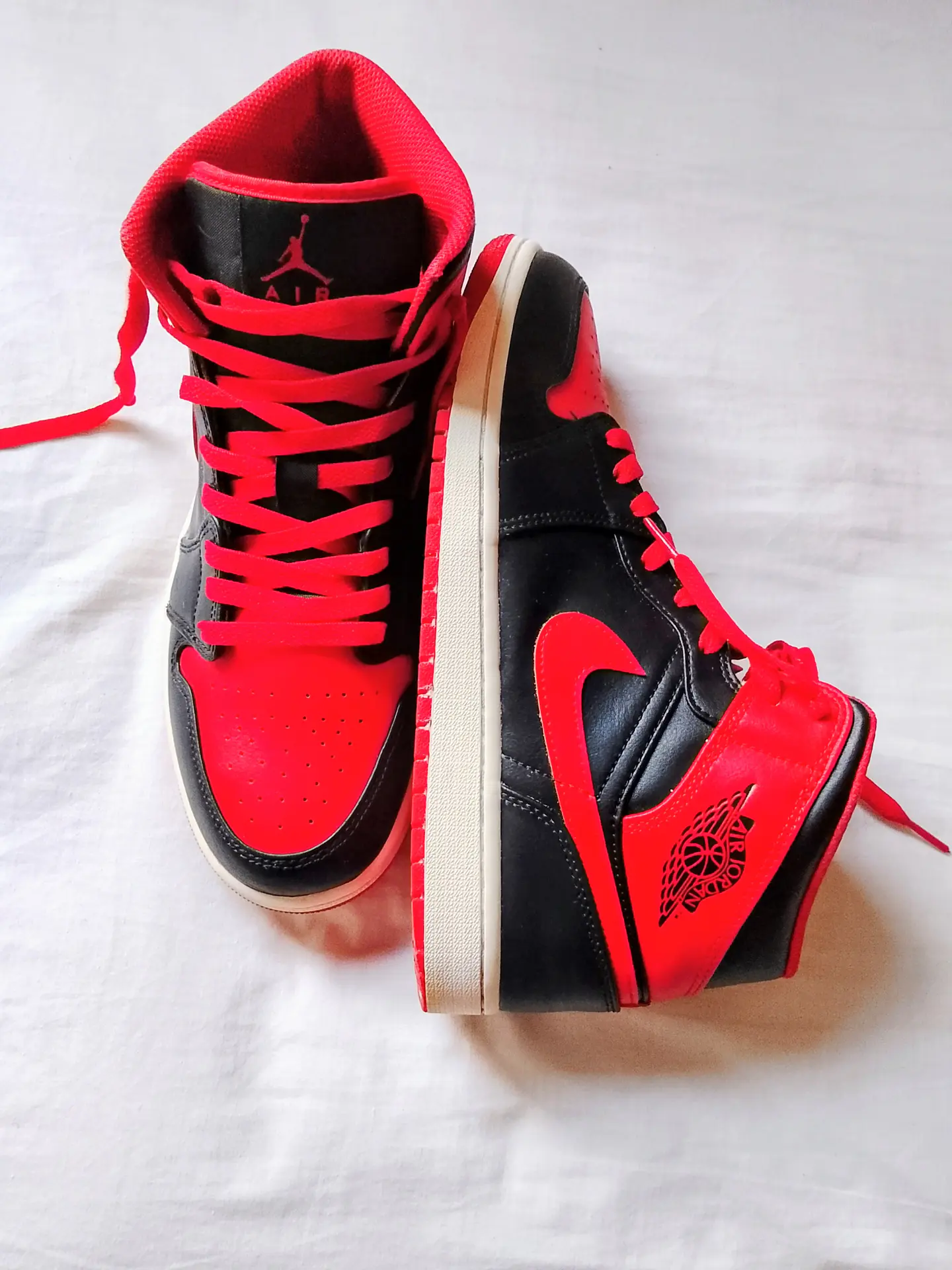 Jordan Mid 1 rojas 2