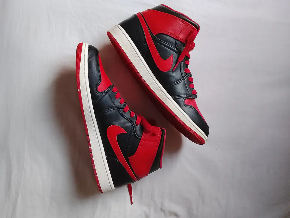 Jordan Mid 1 rojas 3