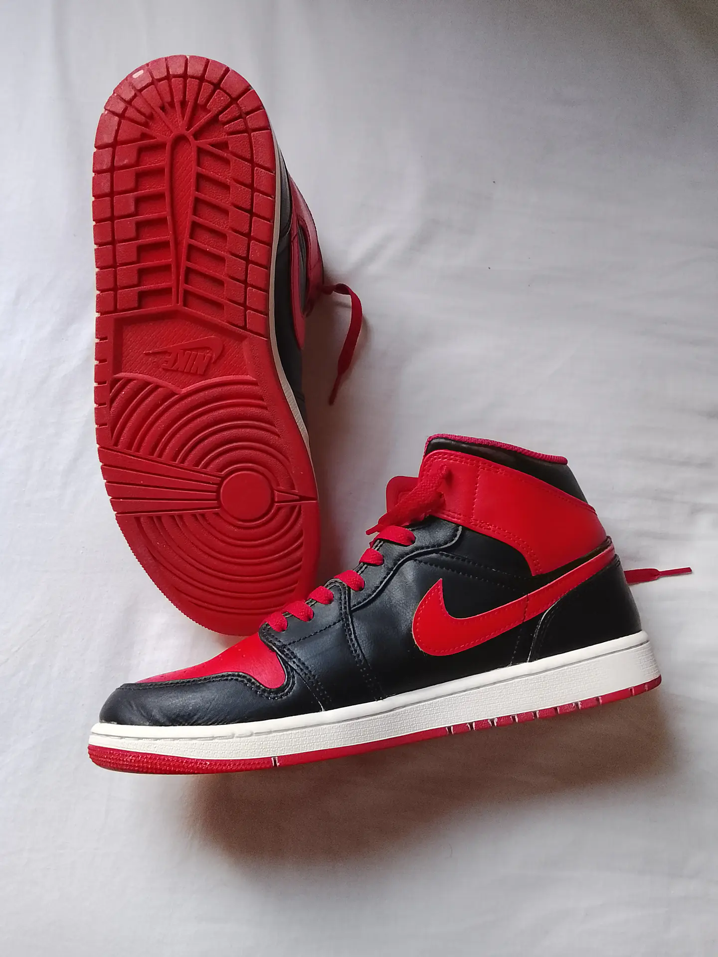 Jordan Mid 1 rojas 4
