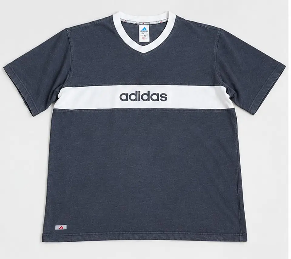Camisa adidas. Manga corta L 1