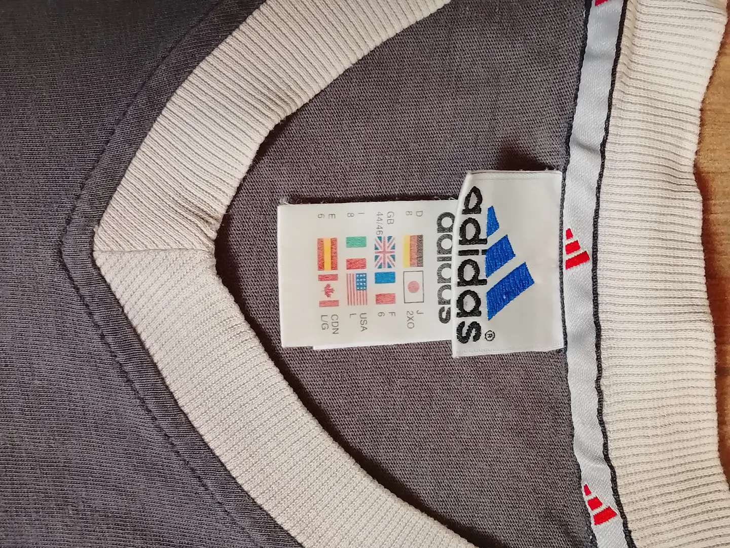 Camisa adidas. Manga corta L 4