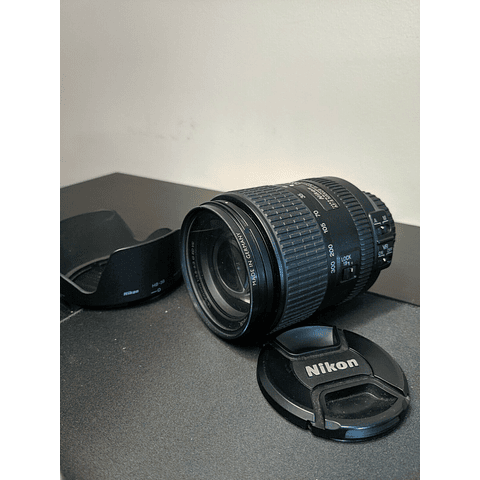 Lente Nikon AF-S DX NIKKOR 18-300mm f/3.5-6.3 G ED VR - Usado 