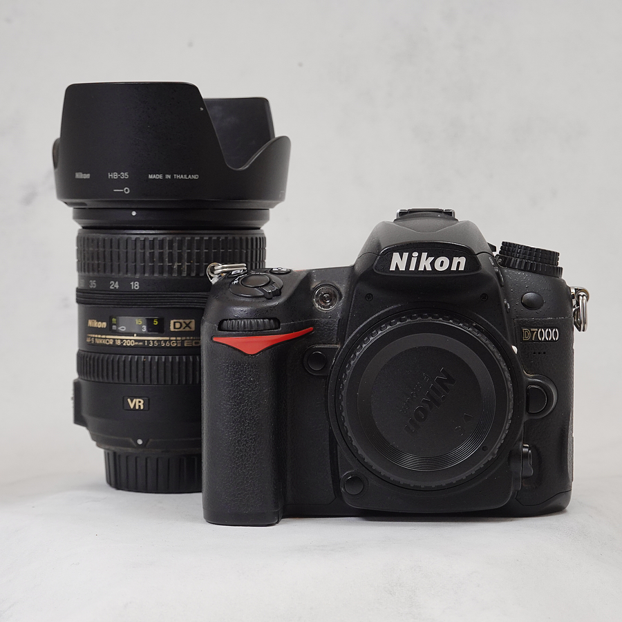 Nikon D7000 + Lente Nikon 18-200 DX + Bolso - Usado 