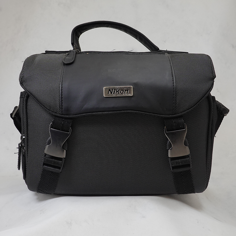 Nikon D7000 + Lente Nikon 18-200 DX + Bolso - Usado  4