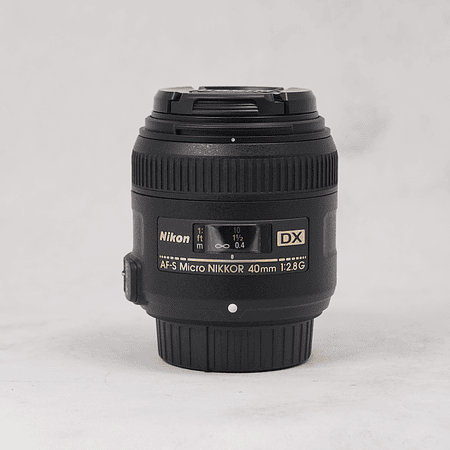 Lente Nikon AF-S DX Micro NIKKOR 40mm f/2.8G (usado)