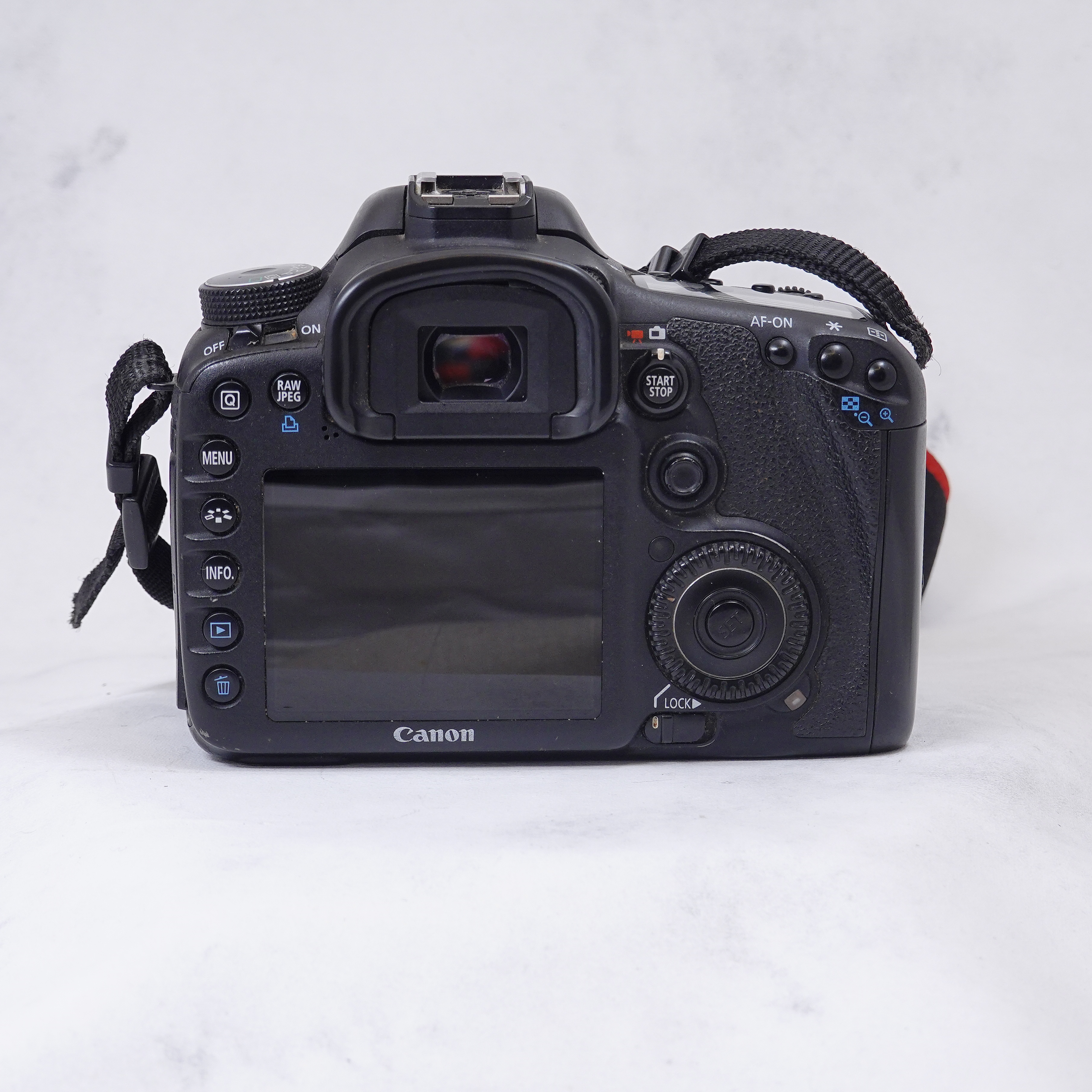 Canon EOS 7D DSLR + Lente 18-135mm Kit - Usado 