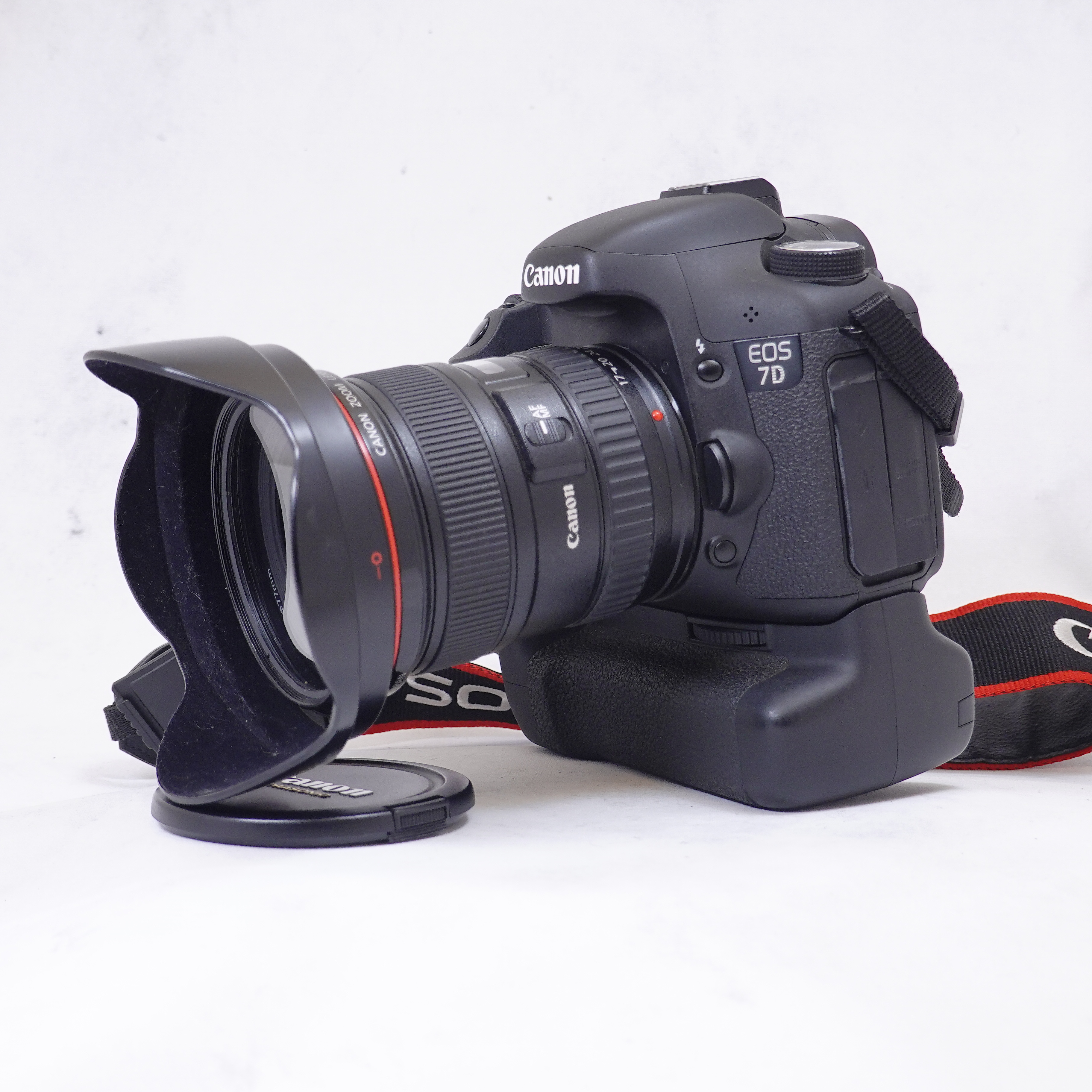 Canon EOS 7D DSLR + Lente 17-40mm f4 L  + Grip -  Usado