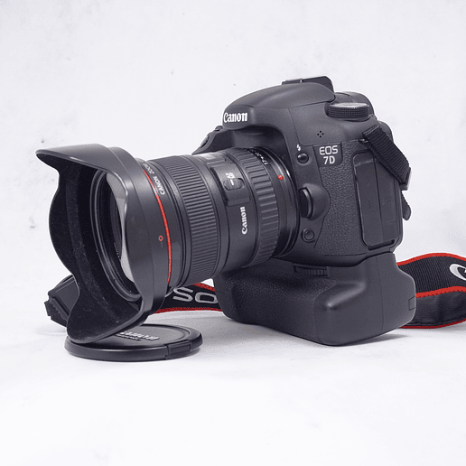 Canon EOS 7D DSLR + Lente 17-40mm f4 L  + Grip -  Usado 3