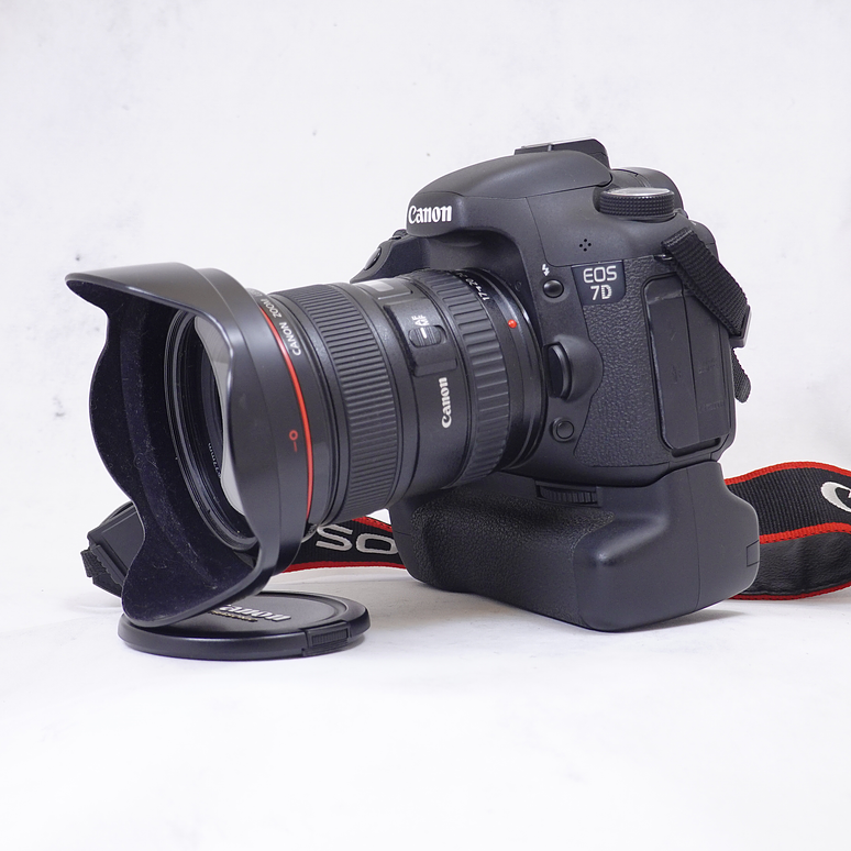 Canon EOS 7D DSLR + Lente 17-40mm f4 L  + Grip -  Usado 3