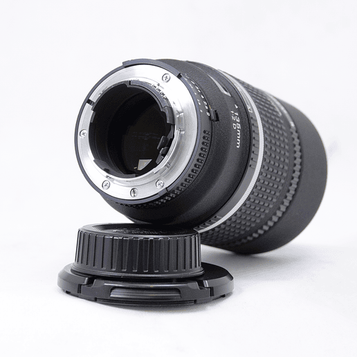Nikon AF DC-135mm F2 AF-D -  Usado  4