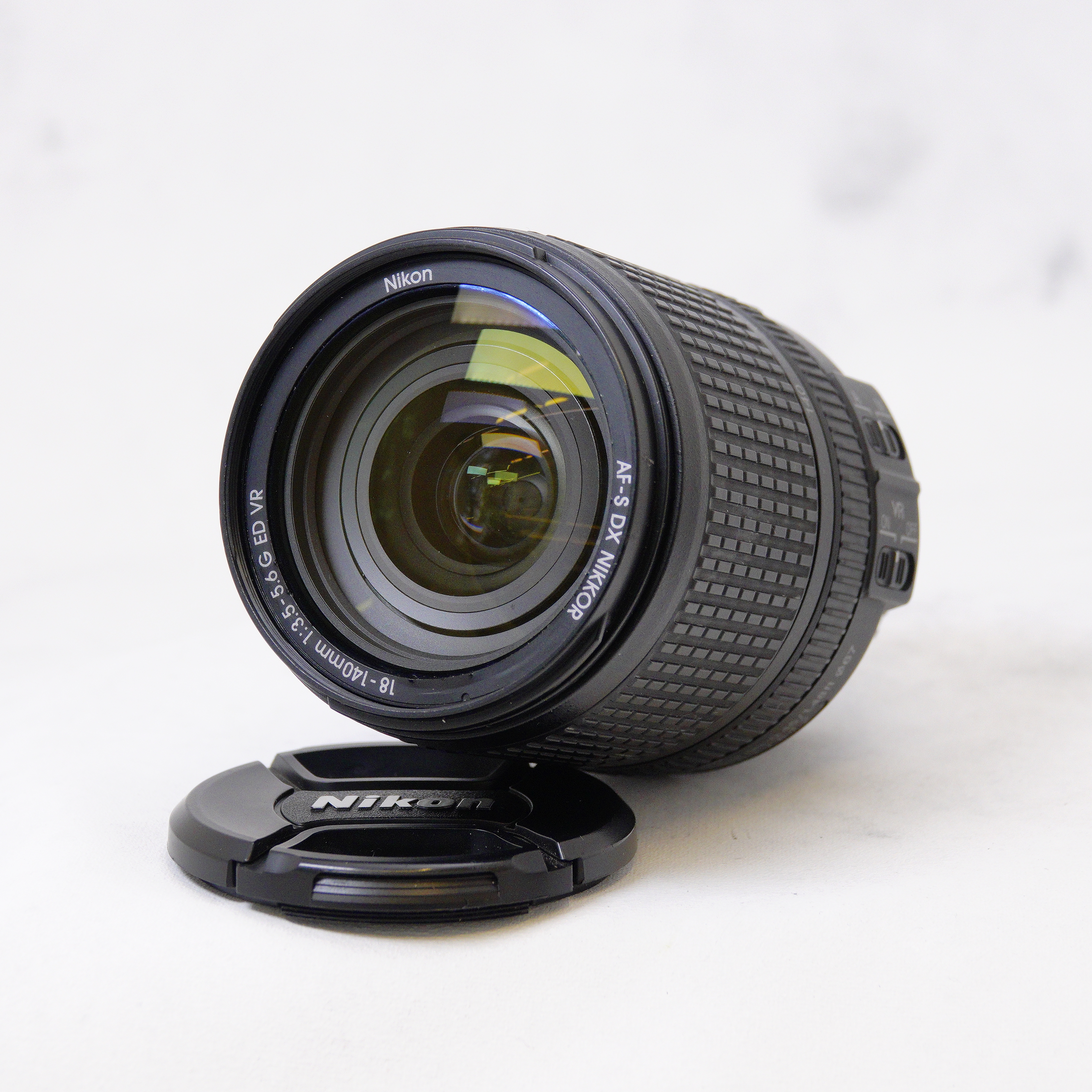 Nikon AF-S DX NIKKOR 18-140mm f/3.5-5.6G ED VR - Usado