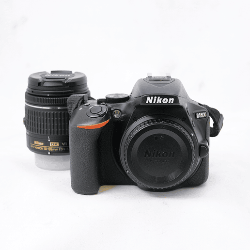 NIKON D5600 + Lente 18-55mm 3.5-5.6 G - Usado 3