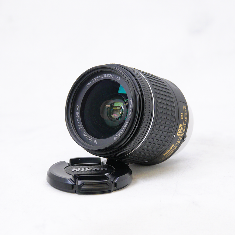 NIKON D5600 + Lente 18-55mm 3.5-5.6 G - Usado 4