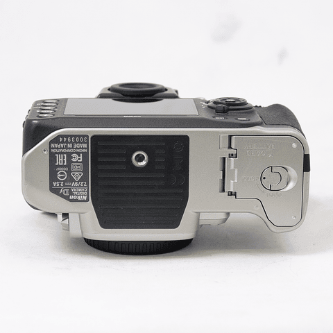 Nikon Df DSLR  (Body, Silver) - Usado