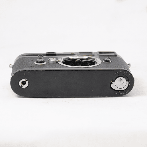 Leica M3 (Body Black) + Estuche Leitz - Usado 9