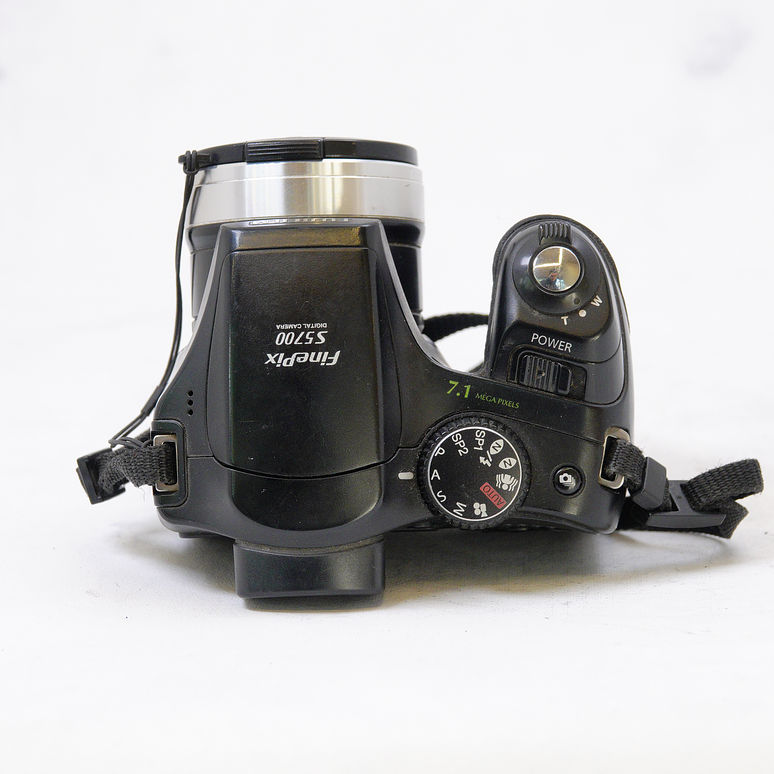 Fujifilm FinePix S5700  Usado 5