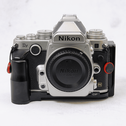 Nikon Df DSLR con empuñadura L plata (Body, Silver) - Usado 2