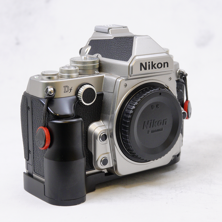 Nikon Df DSLR con empuñadura L plata (Body, Silver) - Usado 3