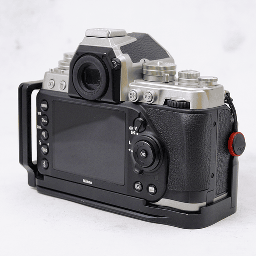 Nikon Df DSLR con empuñadura L plata (Body, Silver) - Usado 5