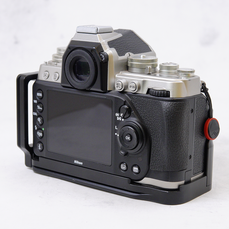 Nikon Df DSLR con empuñadura L plata (Body, Silver) - Usado 5