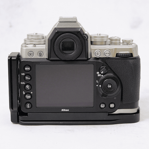 Nikon Df DSLR con empuñadura L plata (Body, Silver) - Usado 6