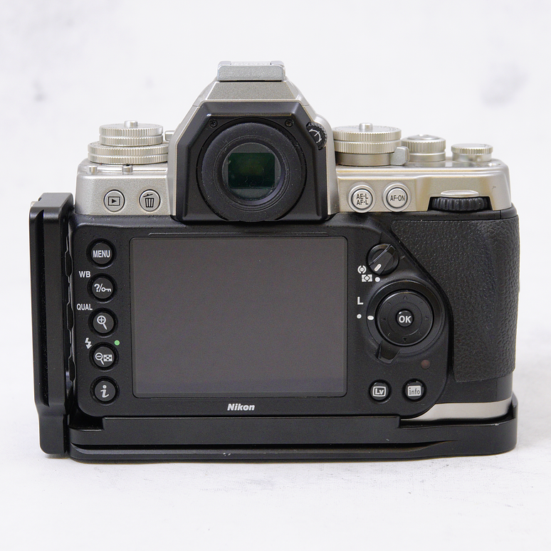 Nikon Df DSLR con empuñadura L plata (Body, Silver) - Usado 6